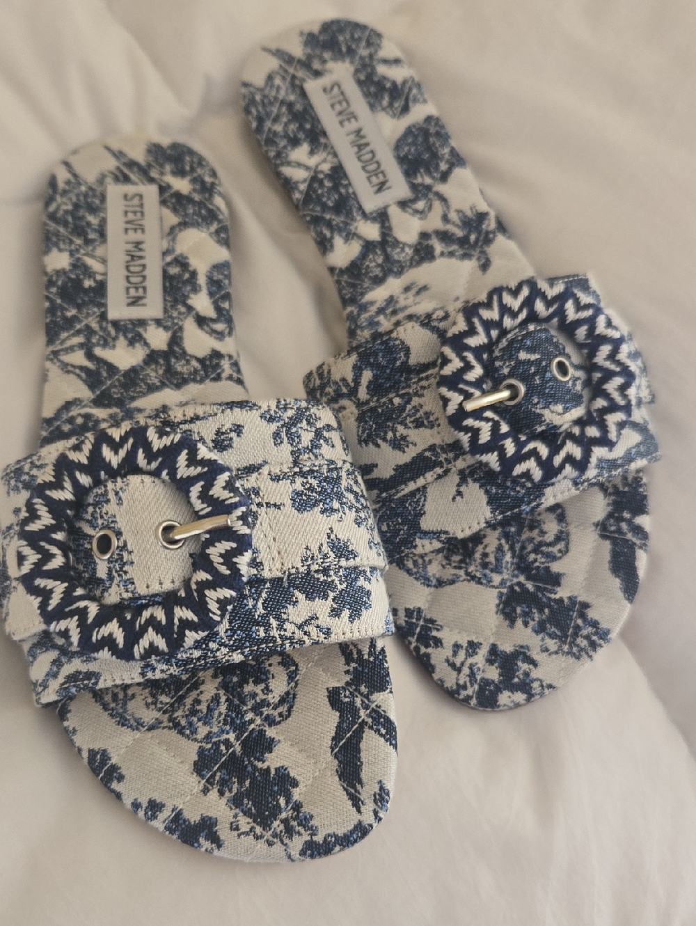👡Steve Madden Navy & White Floral Buckle Slide Sandals NEVER WORN - Picture 2 of 3